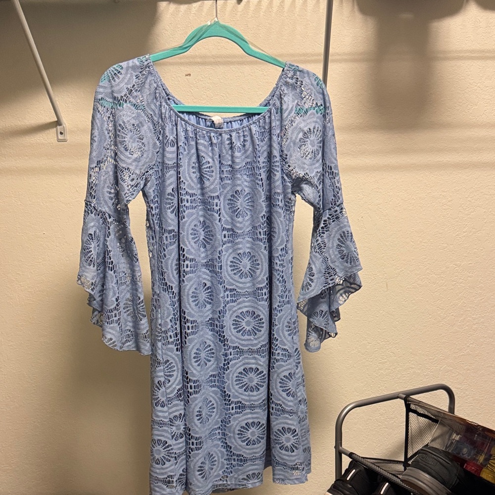 Chic Light Blue Lace Dress with Flared Sleeves